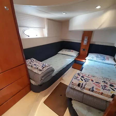 Yacht Azimut 42 - La Perla Botel